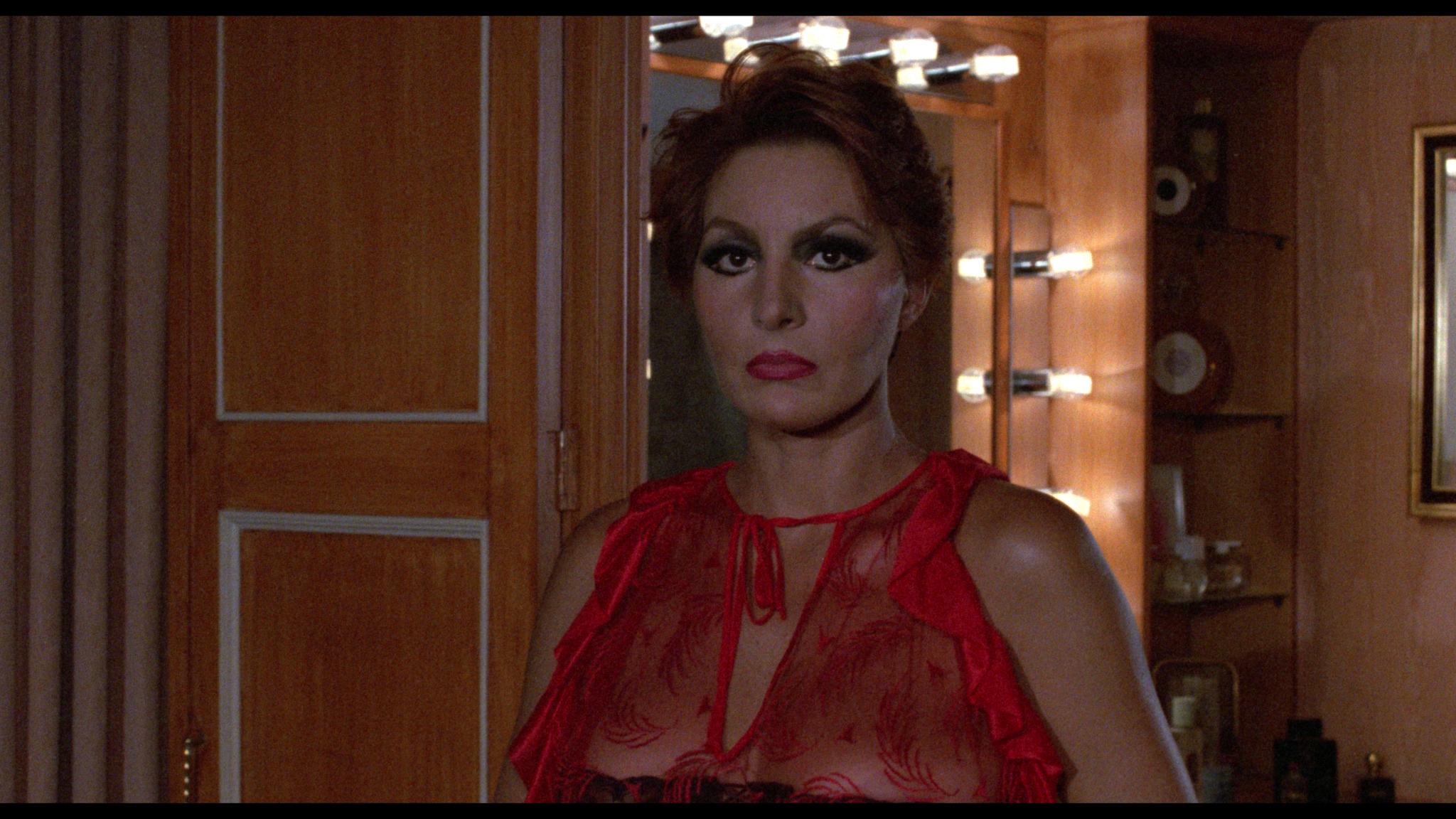 Sonia Infante in La Casa Que Arde de Noche (1985)