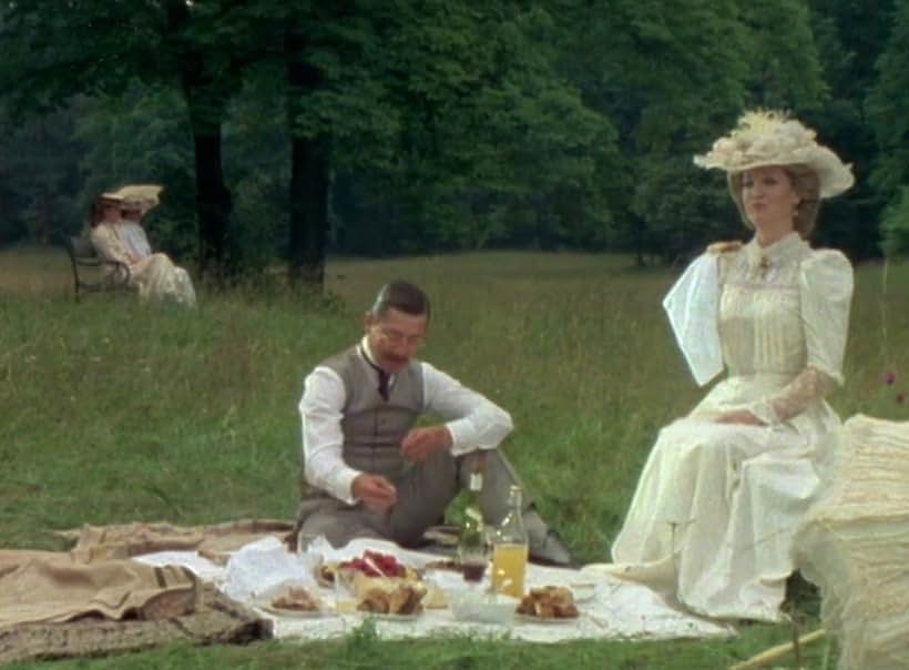 Doris Kunstmann and Christian Wolff in Nesthäkchen (1983)