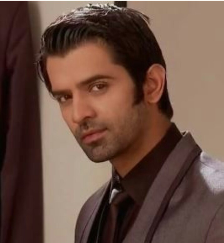 Barun Sobti in Iss Pyaar Ko Kya Naam Doon (2011)