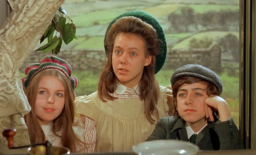 Jenny Agutter, Sally Thomsett, and Gary Warren in The Railway Children (1970)