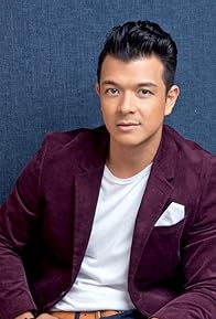 Primary photo for Jericho Rosales