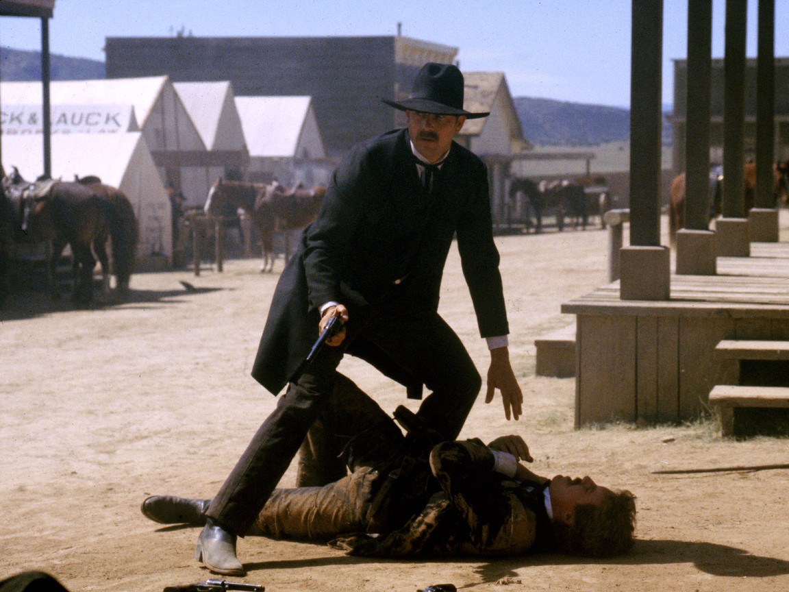 Kevin Costner in Wyatt Earp (1994)