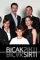 Erkan Can, Mehmet Günsür, Fikret Kuskan, Melisa Sözen, Nejat Isler, Vildan Atasever, Tugrul Çetiner, and Batuhan Karacakaya in Biçak Sirti (2007)