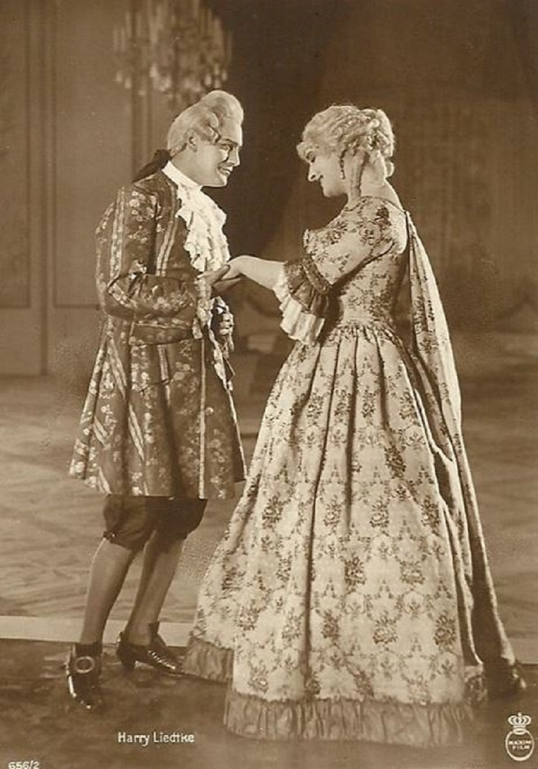 Harry Liedtke and Henny Porten in Die Liebe einer Königin (1923)