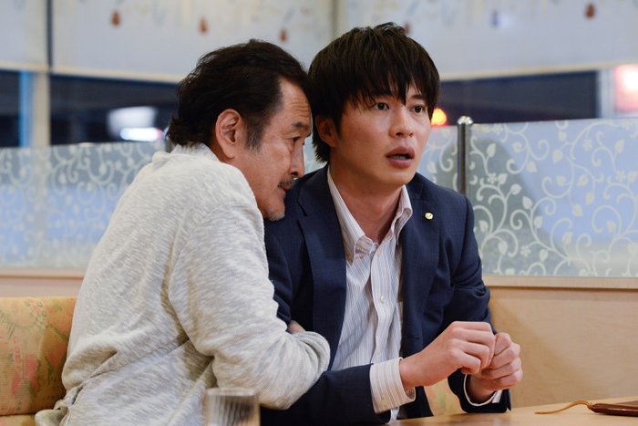 Kei Tanaka and Kôtarô Yoshida in Ossan's Love (2018)