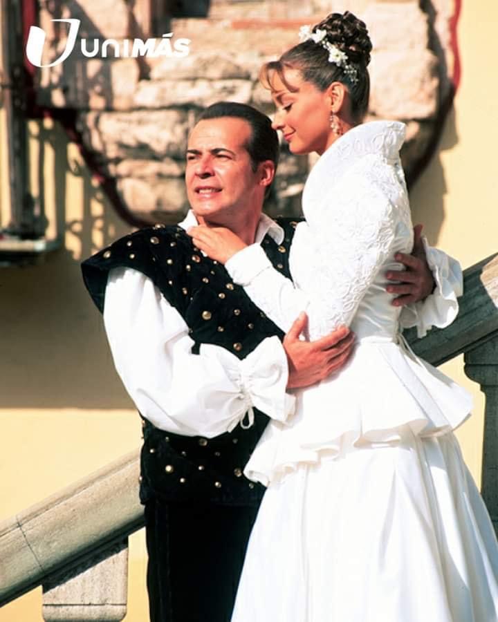 Susana González and César Évora in Entre el amor y el odio (2002)