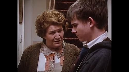 Dominic Monaghan and Patricia Routledge in Hetty Wainthropp Investigates (1995)