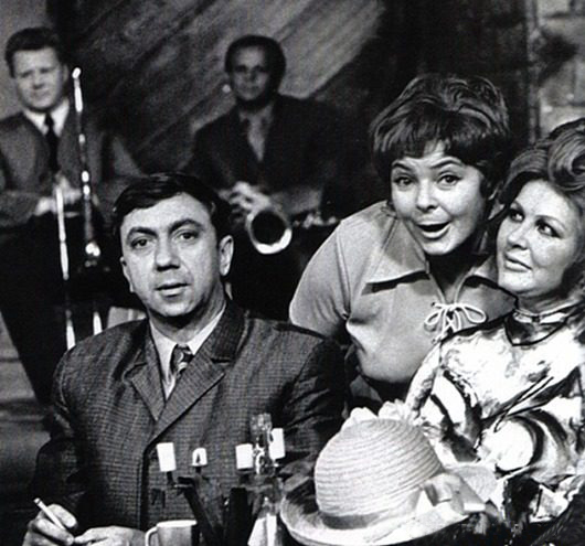 Olga Aroseva, Roman Tkachuk, and Zoya Zelinskaya in Kabachok 13 stulev (1969)