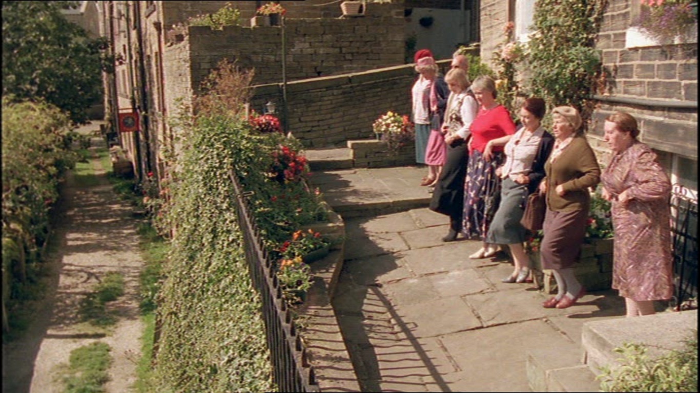 Dora Bryan, Jane Freeman, Juliette Kaplan, Kathy Staff, and Sarah Thomas in Last of the Summer Wine (1973)