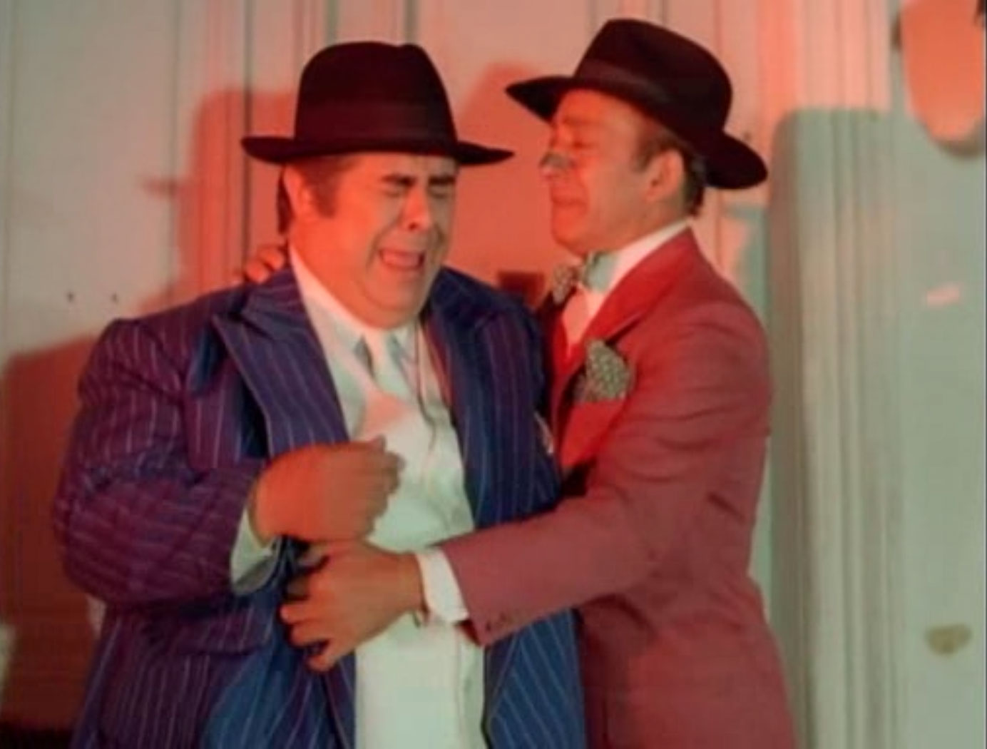 Alberto Olmedo and Jorge Porcel in Las mujeres son cosa de guapos (1981)