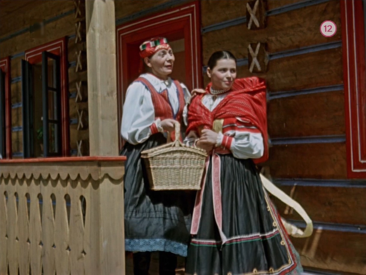 Olga Adamcíková and Heda Melicherová in Rodná zem (1954)