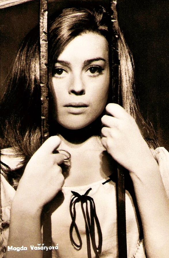 Magda Vásáryová in On the Comet (1970)