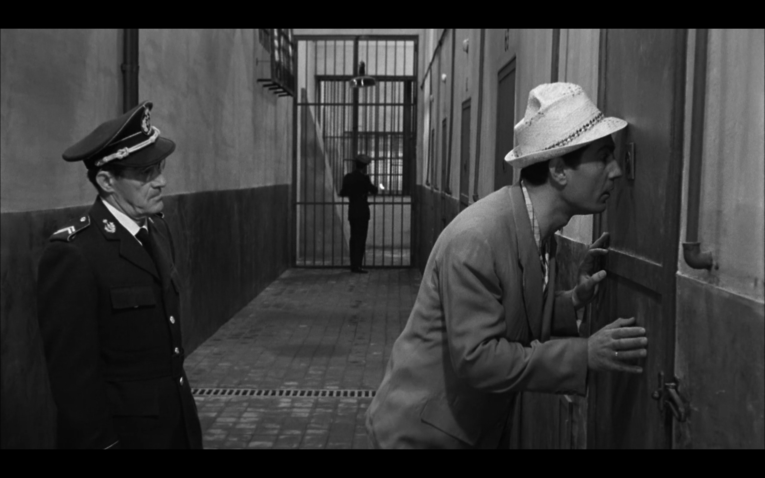 Nino Manfredi and Enrique Pelayo in The Executioner (1963)