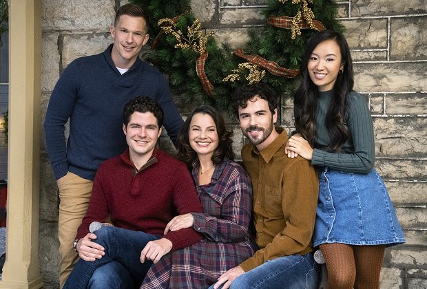 Fran Drescher, Chad Connell, Blake Lee, Ben Lewis, and Ellen Wong in The Christmas Setup (2020)