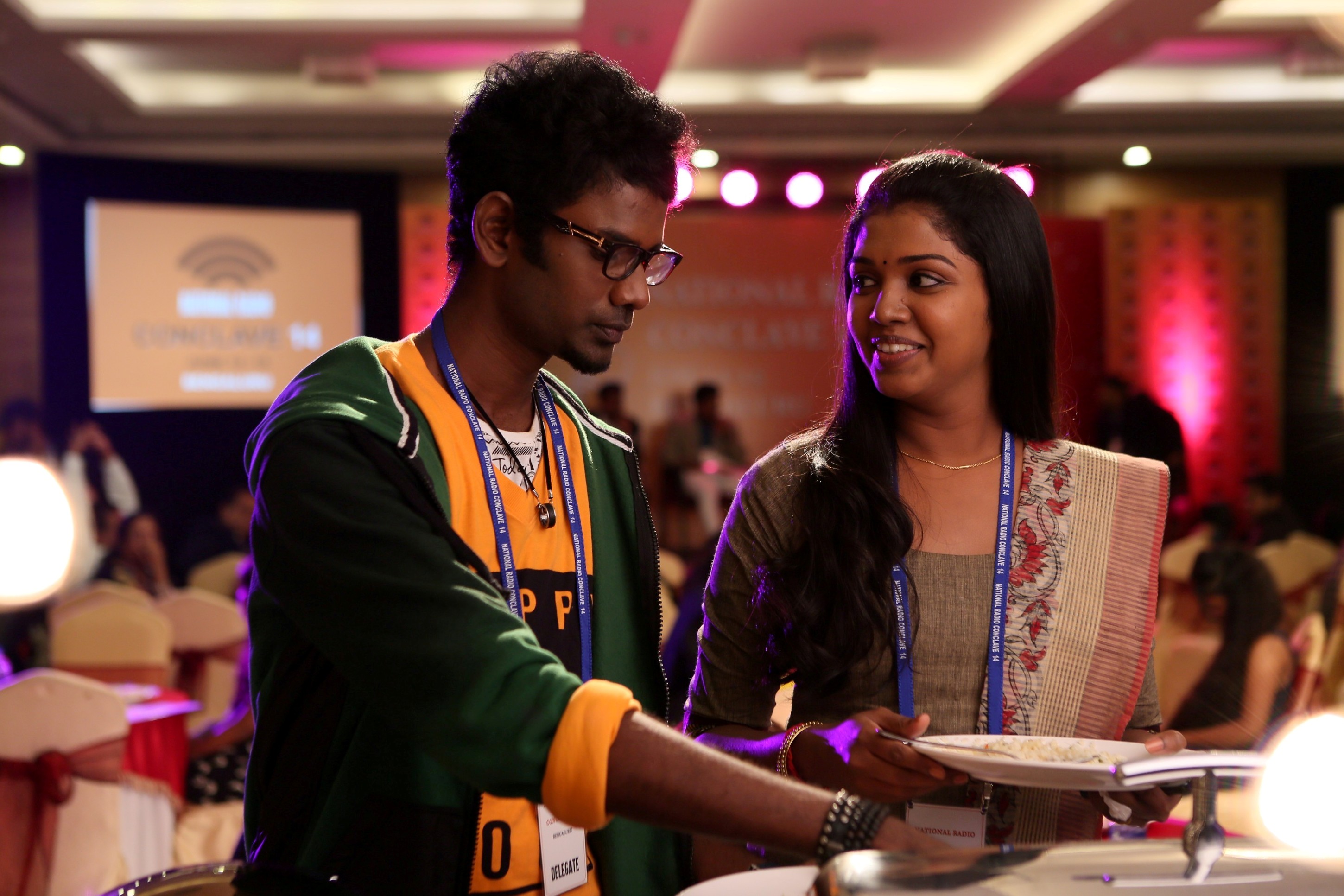 Riythvika Panneerselvam and Ramesh Thilak in Oru Naal Koothu (2016)