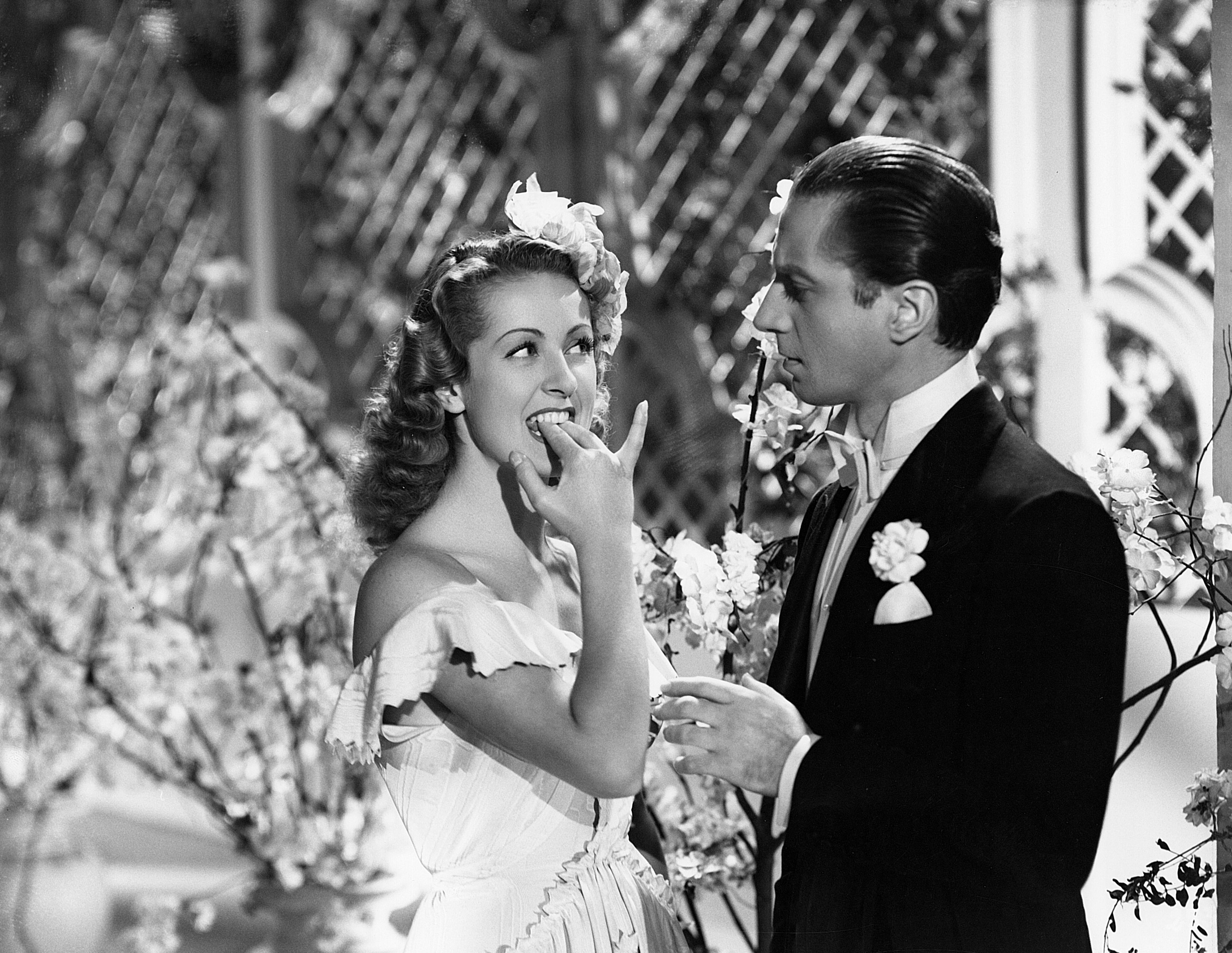 Danielle Darrieux and Claude Dauphin in Battement de coeur (1940)