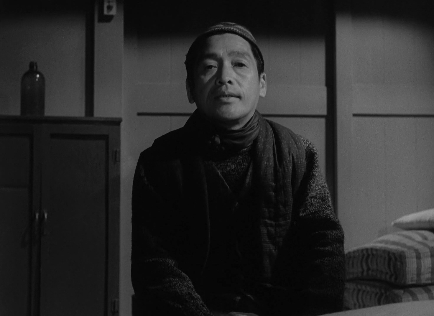 Kamatari Fujiwara in Tokyo Twilight (1957)