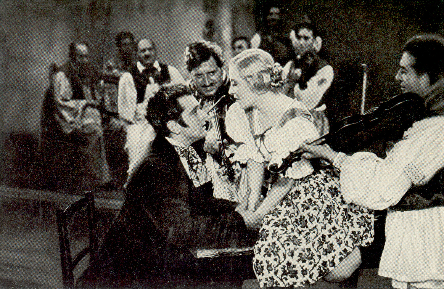 Mártha Eggerth and Hans Jaray in Leise flehen meine Lieder (1933)