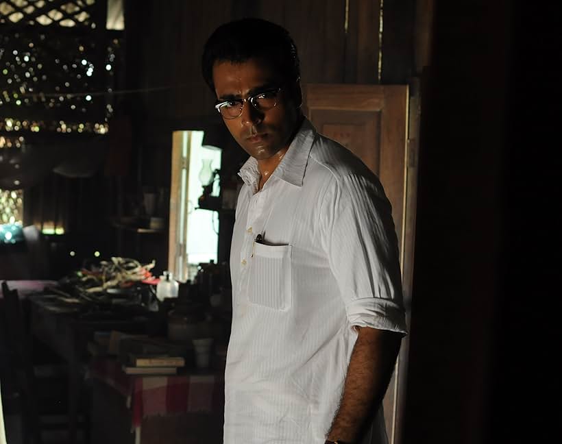 Byomkesh Pawrbo (2016)