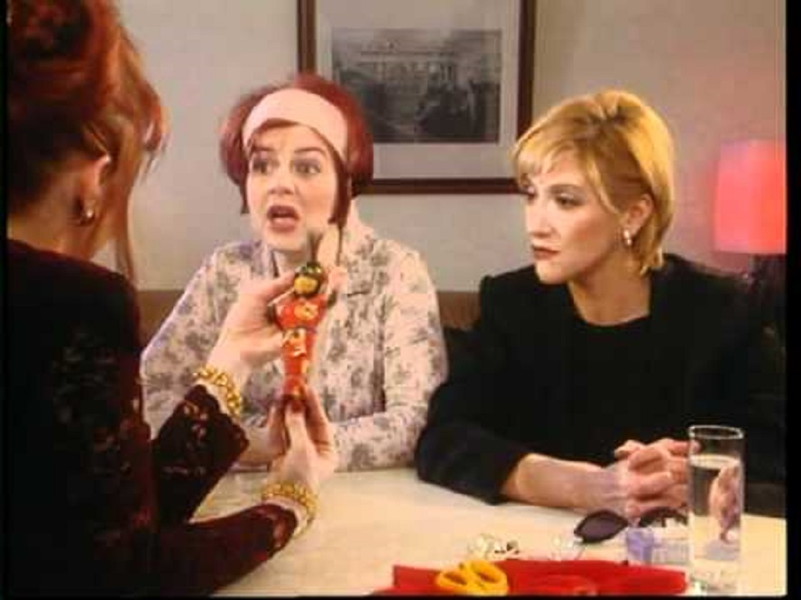 Ketty Konstadinou, Fotini Baxevani, and Zoya Sevastianou in Episode #1.23 (1999)