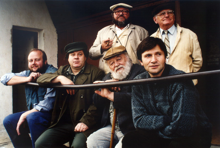 Jan Hrabeta, Jan Hrusínský, Milan Simácek, Lubor Tokos, and Ondrej Vetchý in Kozené slunce (2002)