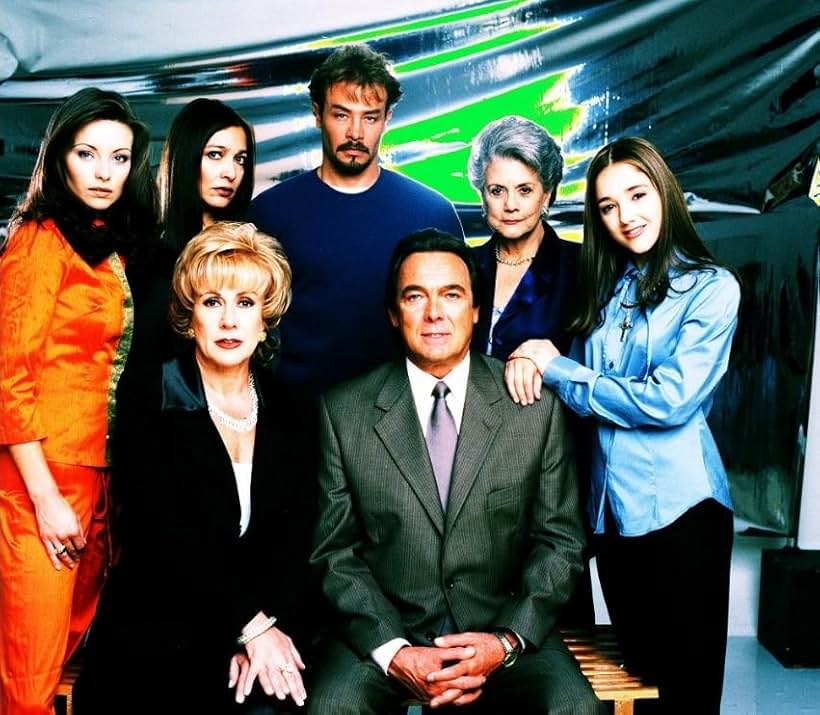 Claudio Báez, Queta Lavat, Silvia Manríquez, Dominika Paleta, Sergio Sendel, Sherlyn, and Laura Zapata in The Outsider (2001)