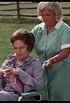 Agnes Moorehead and Patricia Carmichael in Dear Dead Delilah (1972)