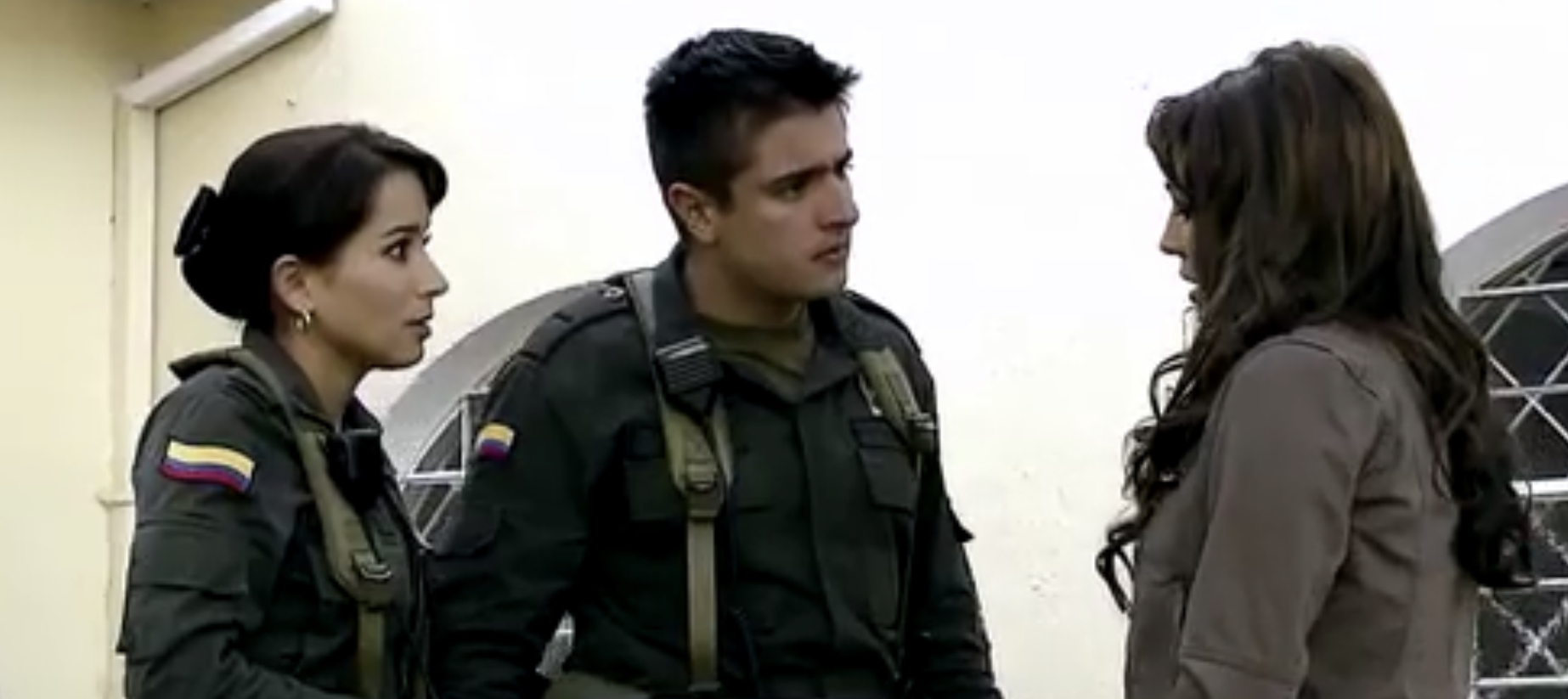 Natalia Duran, Andres Sandoval, and Majida Issa in Corazones Blindados (2012)