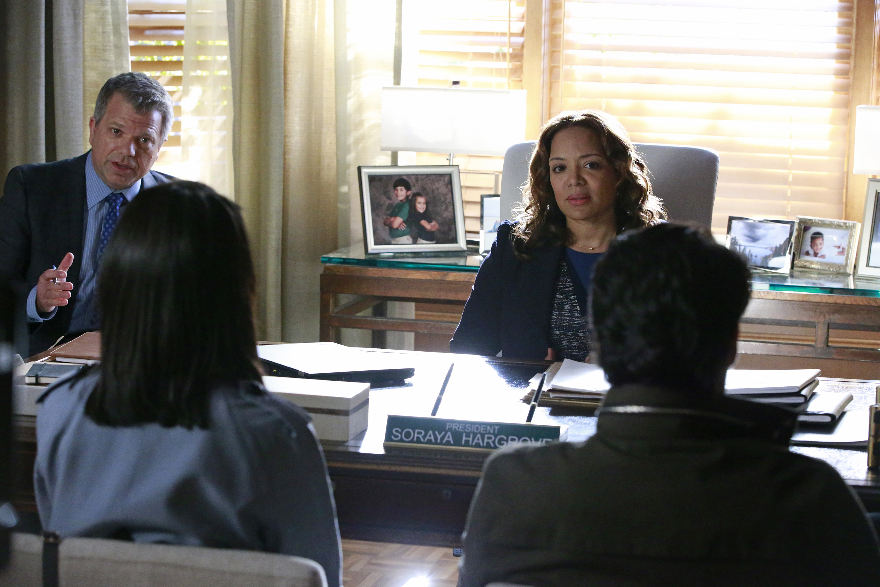 Luna Lauren Velez and Chet Grissom in How to Get Away with Murder (2014)