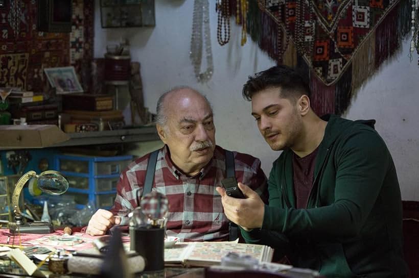 Yücel Erten and Çagatay Ulusoy in The Protector (2018)