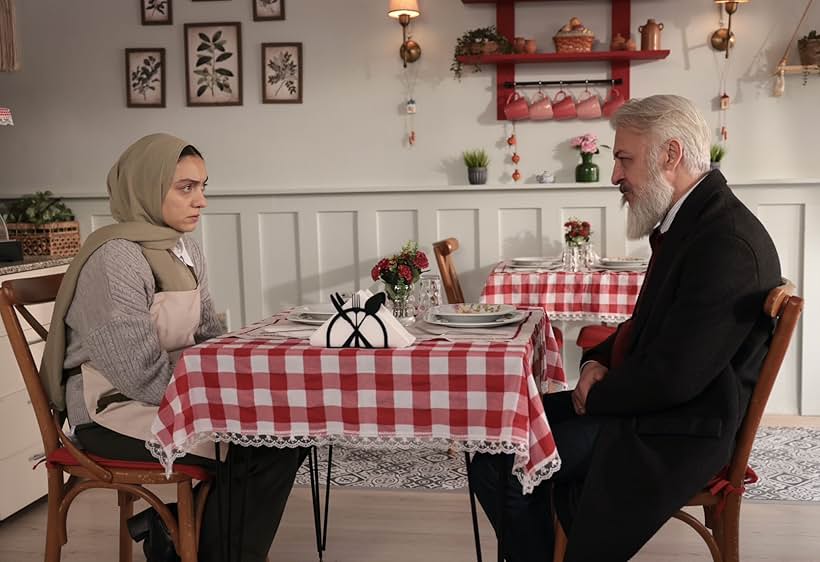 Baris Falay and Merve Dizdar in Ömer (2023)