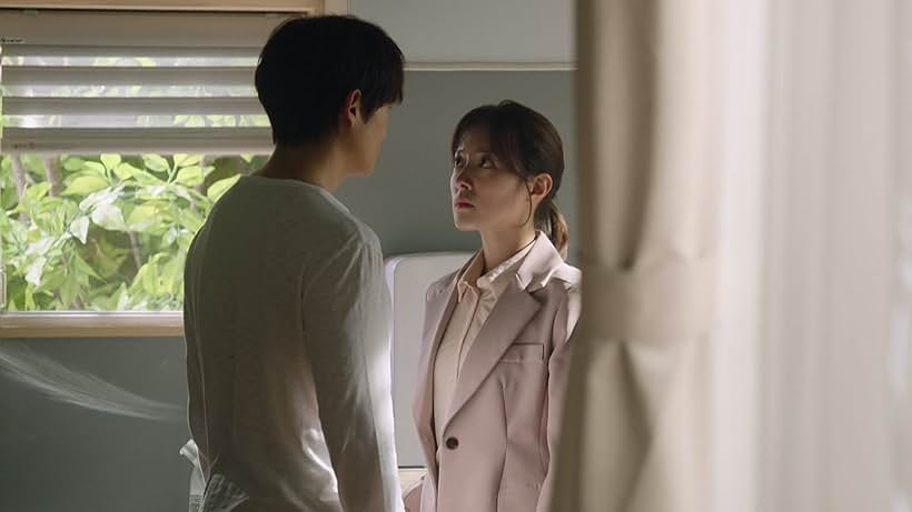 Ji Sung and Lee Se-yeong in Doctor John (2019)