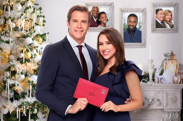 Lacey Chabert and Stephen Huszar in Time for Us to Come Home for Christmas (2020)