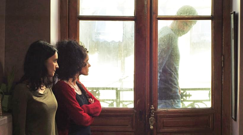 Ozan Bilen, Senay Aydin, and Sanem Öge in Present Tense (2012)