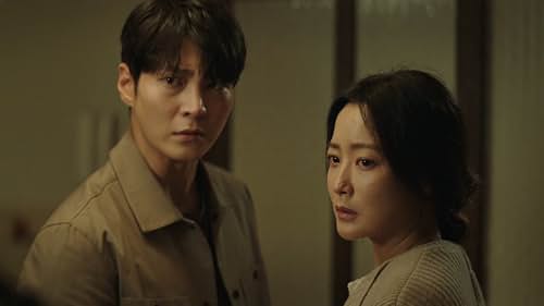 Kim Hee-seon and Joo Won in Alice (2020)