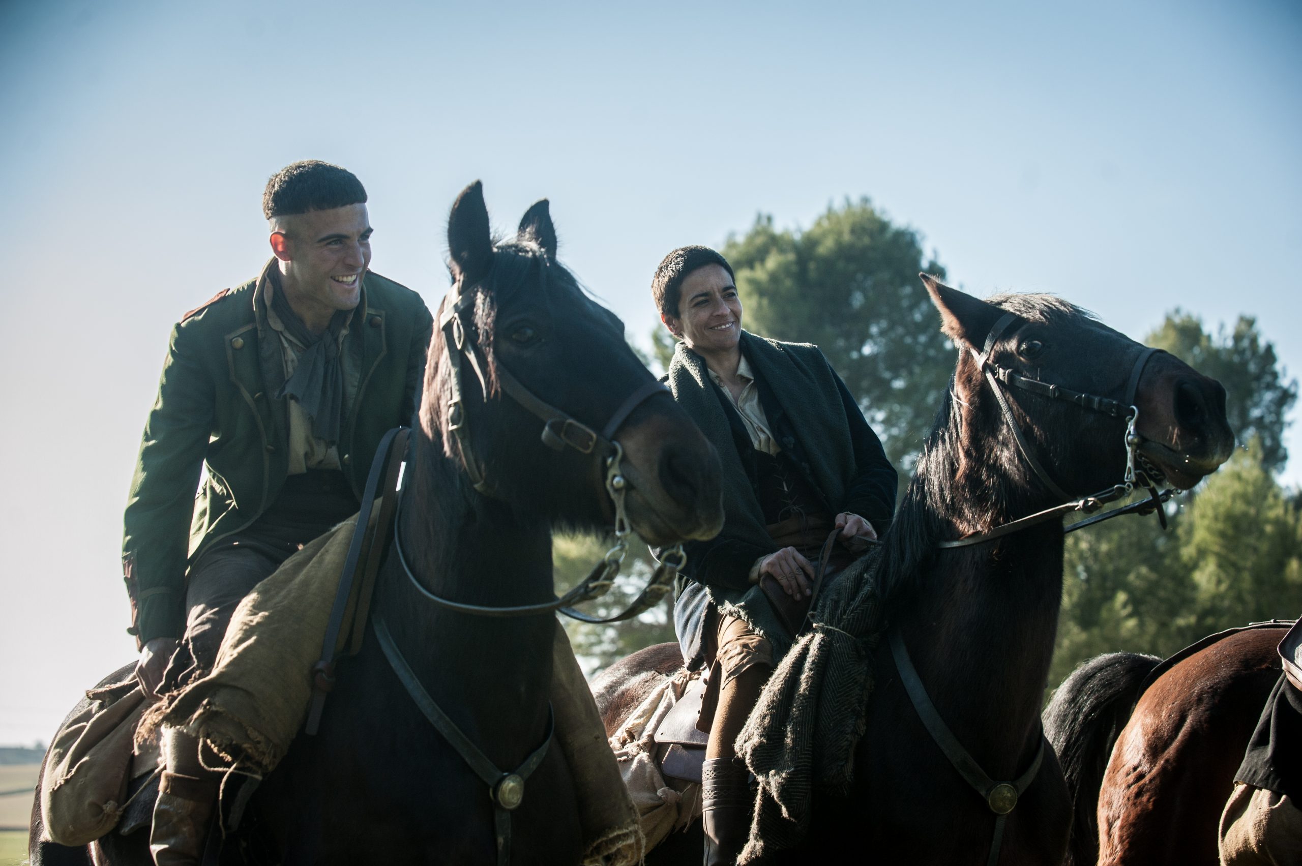 Bebe and Jason Fernández in Bandoleros (2021)