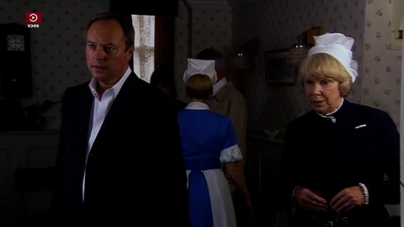 Wendy Craig and Robert Daws in The Royal (2003)