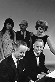 Bent Fabricius-Bjerre, Maud Berthelsen, Max Leth, Mogens Lind, and Lise Ringheim in Mogens Lind har gæster (1965)