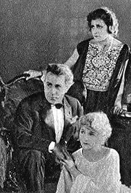 Donatien, Marthe Ferrare, and Lucienne Legrand in Les hommes nouveaux (1922)