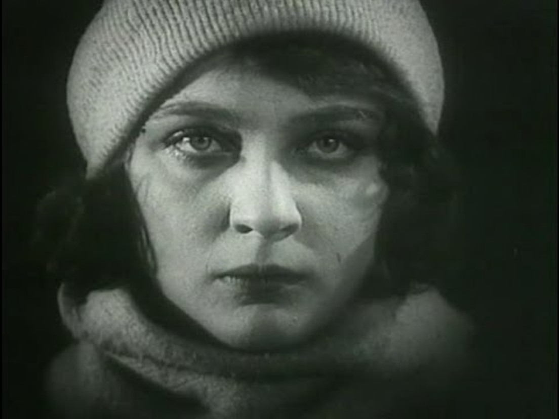 Anna Sten in The Girl with the Hat Box (1927)