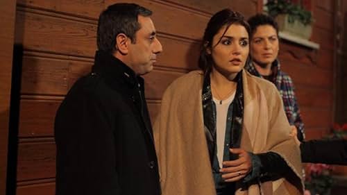 Hande Erçel in Episode #1.8 (2017)