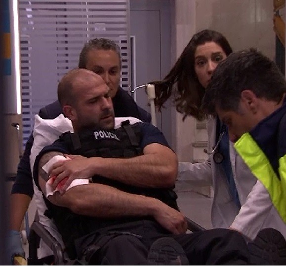 Rubén Trujillo Yranzo, Mario Mayo, and Ana Cela in Centro médico (2015)