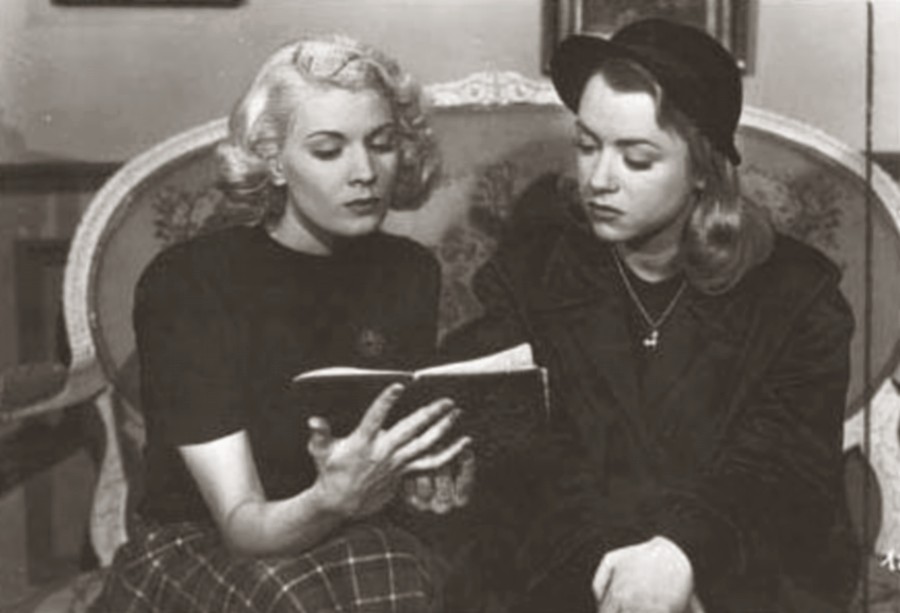 Renée Dumas and Olga Zubarry in Abuso de confianza (1950)