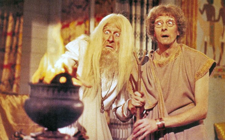 Charles Hawtrey and Jon Pertwee in Carry on Cleo (1964)