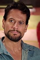 Ioan Gruffudd in Harrow (2018)