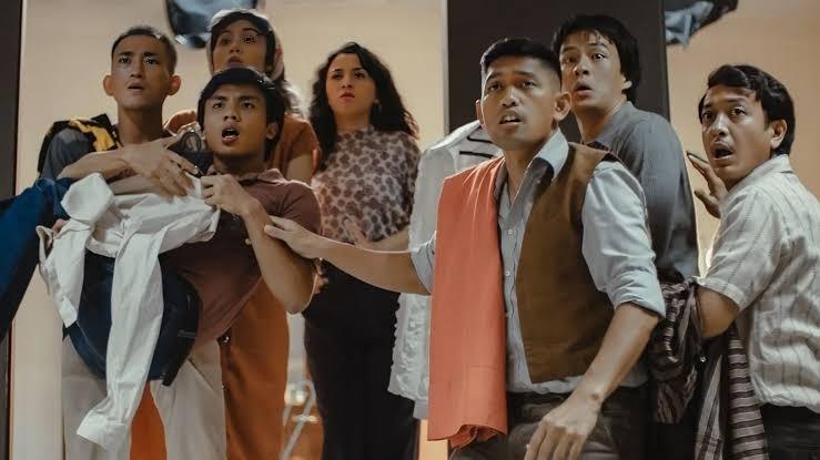 Naimma Aljufri, Elang El Gibran, Ibnu Jamil, Juan Bione Subiantoro, Dimas Anggara, Morgan Oey, and Zulfa Maharani in Srimulat: Hidup Memang Komedi (2023)