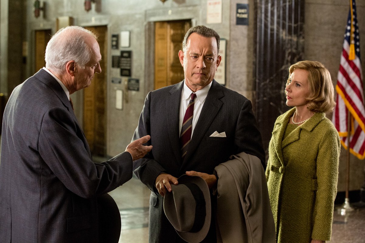 Tom Hanks, Alan Alda, and Amy Ryan in Bridge of Spies (2015)