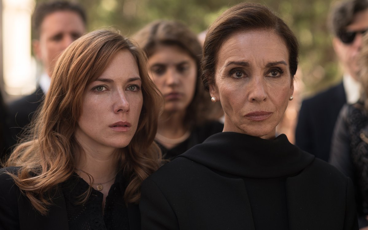 Ana Belén and Natalia Rodríguez in Traición (2017)