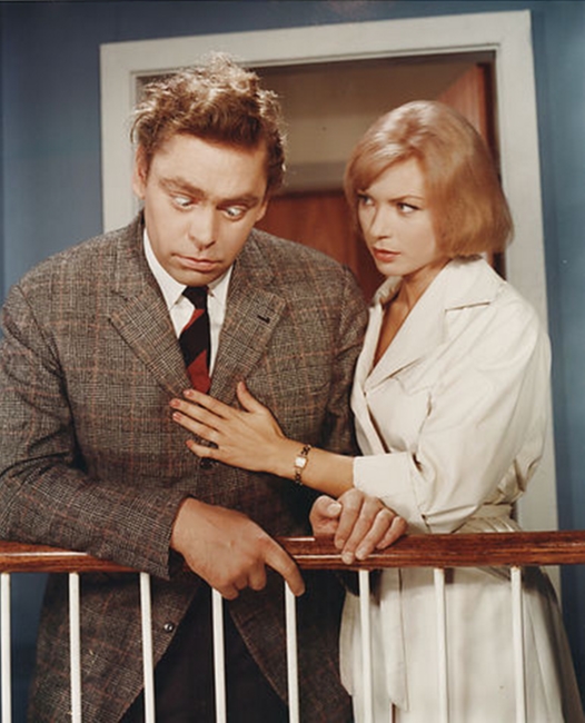 Hanne Borchsenius and Dirch Passer in Støv på hjernen (1961)