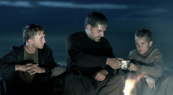 Konstantin Lavronenko, Ivan Dobronravov, and Vladimir Garin in The Return (2003)